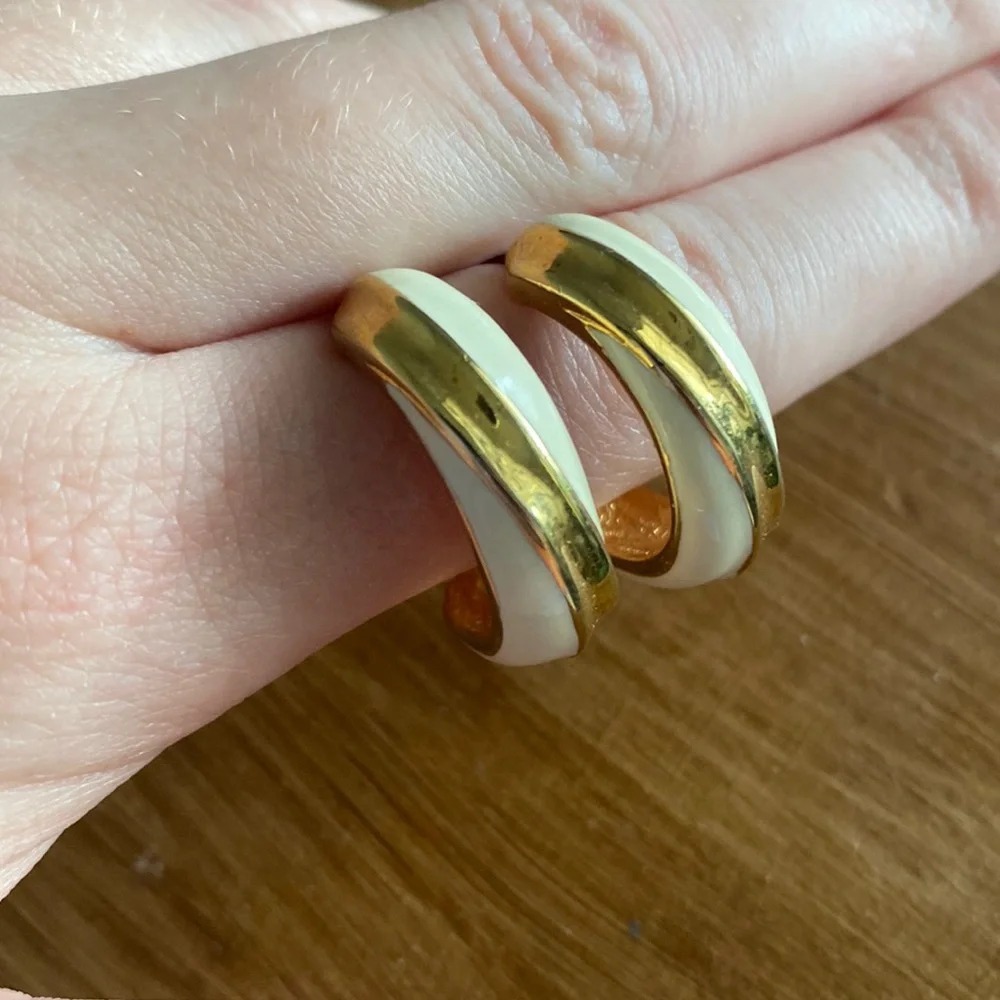 Unbranded Enamel Inlay Hoop Earrings OS Gold White C-Shape Post Back
